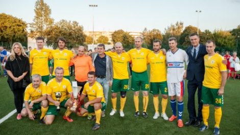 Dėl Vilniaus mero taurės varžėsi dešimt futbolo komandų