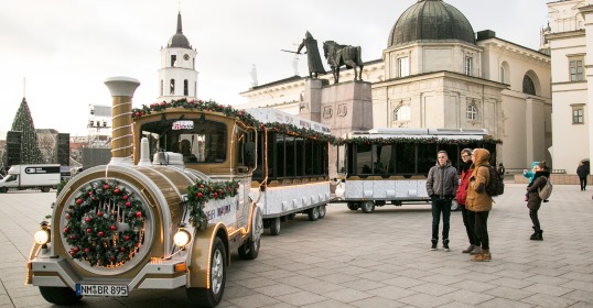 Kalėdų traukinukas išriedėjo į Vilniaus gatves