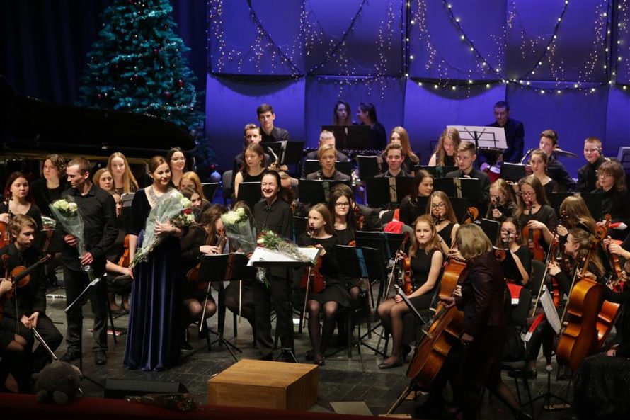 Alytaus muzikos mokyklos simfoninio orkestro „Svajonė“ naujametis koncertas skleidė šventinę dvasią