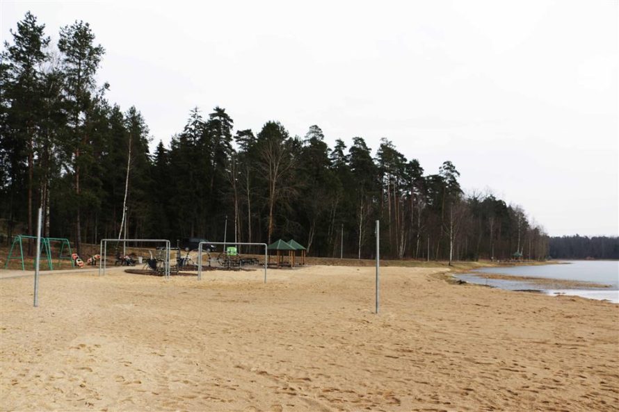 Dailidžių ežerėliai taps dar patrauklesni – atnaujintas paplūdimių smėlis