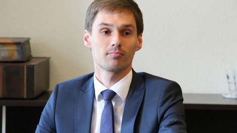 Teismo nutartimi į Šiaulių mero pavaduotojo pareigas grąžintas Domas Griškevičius