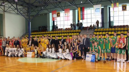 Jubiliejiniame Alytaus apskrities bendrojo ugdymo mokyklų klasių krepšinio čempionato finale – atkaklios kovos ir įspūdingi prizai