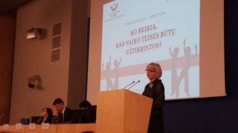 Raseinių VTAS vedėja skaitė pranešimą konferencijoje Seime