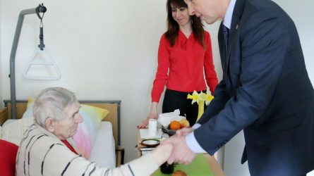 Tauragės rajono vadovai aplankė Lauksargių globos namų gyventojus