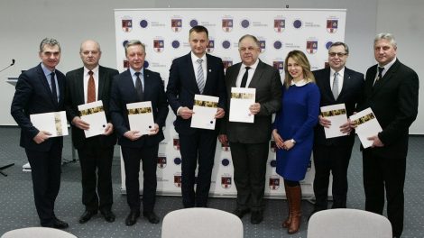 Šiaulių regiono merai, verslo atstovai ir Šiaulių universitetas pasirašė STEAM centro steigimo sutartį