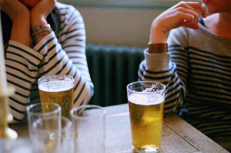 Alkoholio draudimai nukreipti tik į sveikuosius – ar priklausomi asmenys jau tiesiog pasmerkti?