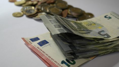 Įmonės sąskaita – keliasdešimt tūkstančių eurų į kišenę