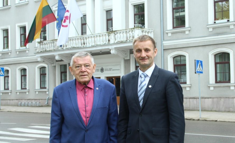 Šiaulių miesto garbės pilietis pažadėjo paramą