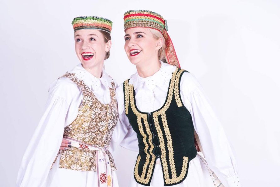 S. Šliažas: „Lietuviai didžiuojasi tautiniu kostiumu, bet dėvi jį per retai“