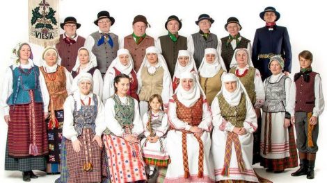 Neveronių „Viešios“ tautiniai kostiumai – gražiausi Lietuvoje