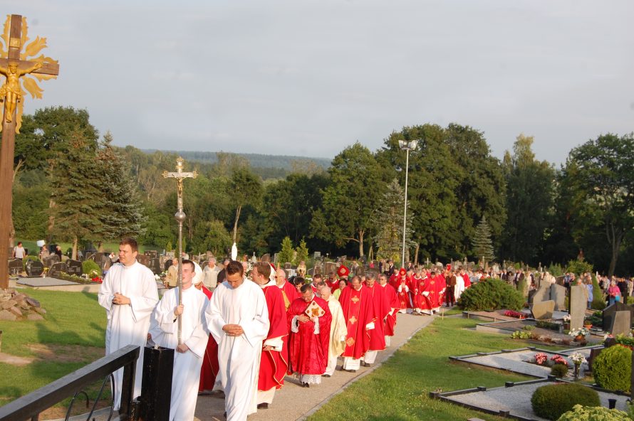 Kudoriškio kaime (Skiemonių sen.) pašventintas kryžius Palaimintajam kankiniui Teofiliui Matulioniui