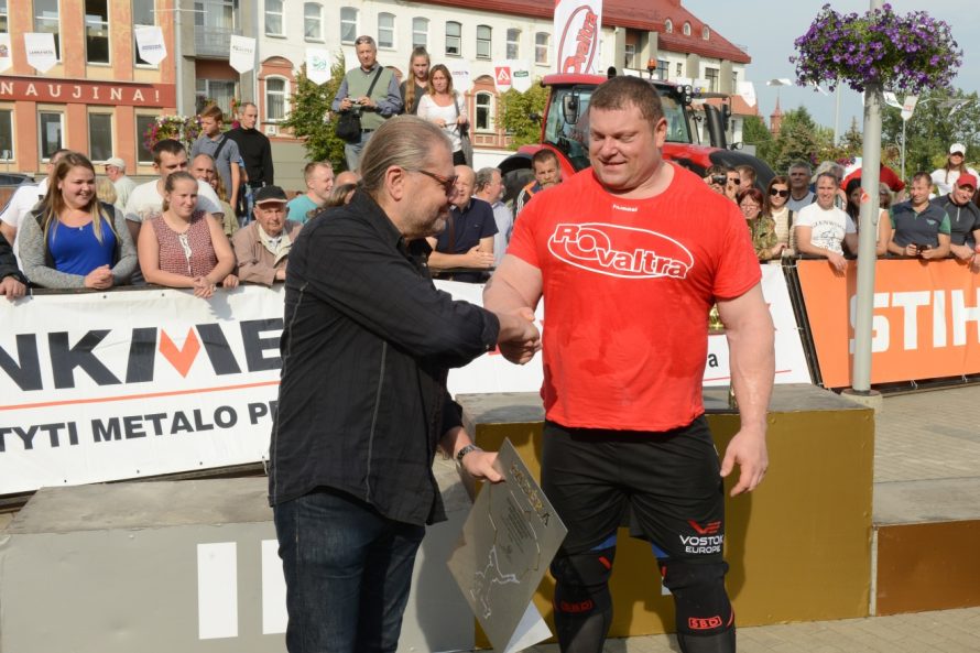 Panevėžyje vykusiame Lietuvos galiūnų čempionate triumfavo Ž. Savickas