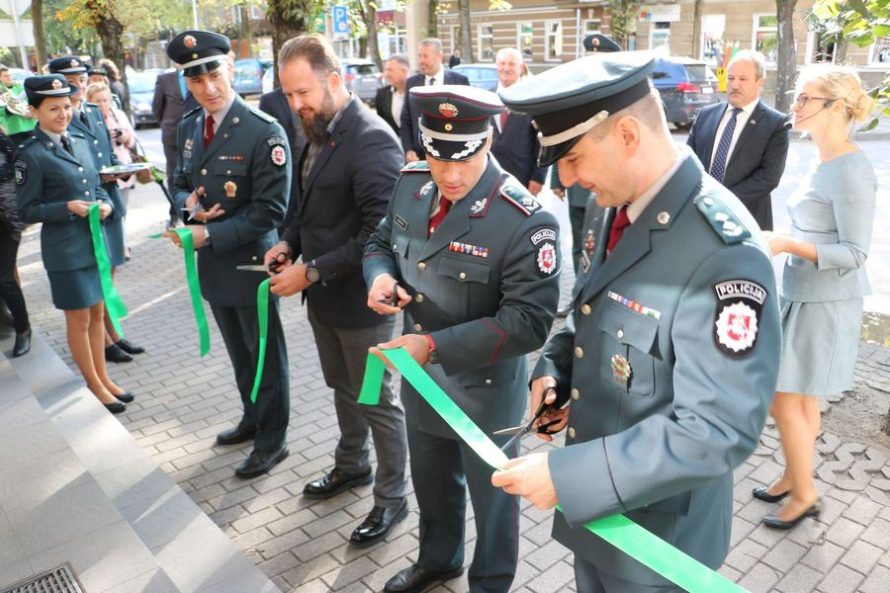 Atidarytas rekonstruotas Tauragės apskrities vyriausiojo policijos komisariato Šilutės rajono policijos komisariatas