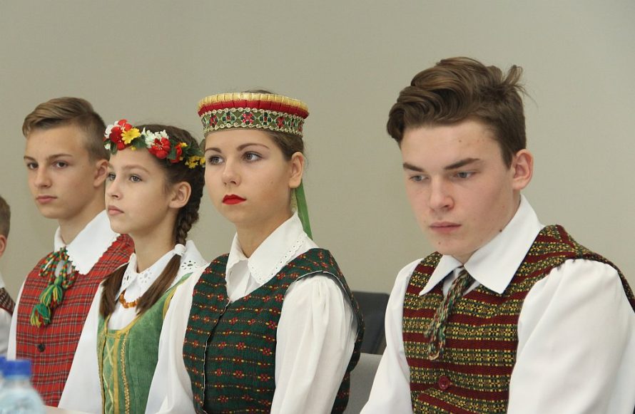 Šiaulių savivaldybė parems tautinių kostiumų atnaujinimą