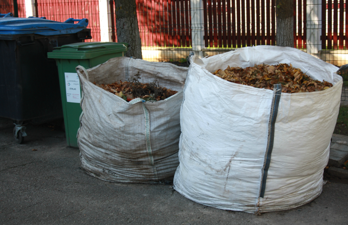 Tvarkome atliekas: nuo sugrėbtų lapų iki naudotų padangų