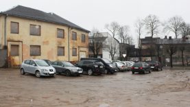 Telšių rajono savivaldybė miesto centre įrengs automobilių stovėjimo aikštelę