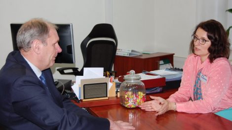 Savivaldybėje lankėsi Valstybės vaiko teisių apsaugos ir įvaikinimo tarnybos direktorė Ž. Žukauskaitė-Kasparienė