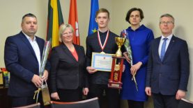 Savivaldybės vadovai pagerbė 2017 metų Europos jaunių kyokushin karate čempioną Marių Lukšį