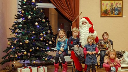 Daugiavaikių šeimų vaikus sukvietė tradicinė akcija „Patikėk Kalėdiniais stebuklais!“
