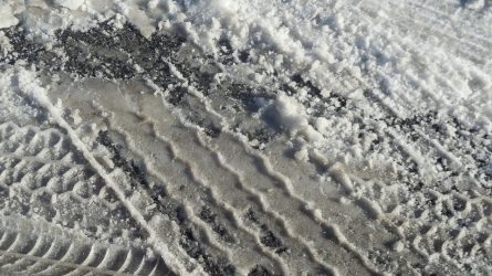 Kelininkų darbą apsunkina nesiliaujantis sniegas