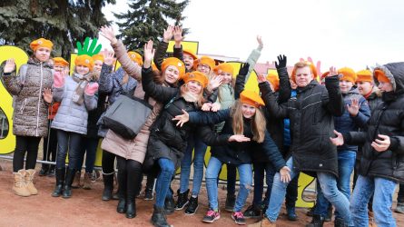 Pasaulinė Žemės diena Šiauliuose: per 700 moksleivių demonstravo meilę Žemei