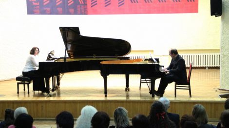 Šiauliuose nuskambėjo fortepijoninių duetų festivalis