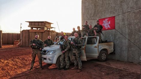 Iš operacijos Malyje grįžę kariai savanoriai bus sutikti Šiauliuose