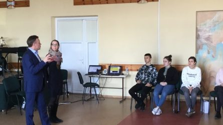 Būsimi verslininkai iš Makedonijos, Kroatijos ir Lietuvos įgūdžių semiasi Lizdeikos gimnazijoje