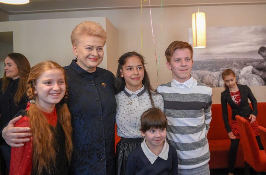 „Už saugią Lietuvą“ gimtadieniui – Prezidentės pietūs su globos namų vaikais