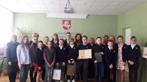 Radviliškio rajono mokiniai rašė laiškus vairuotojams