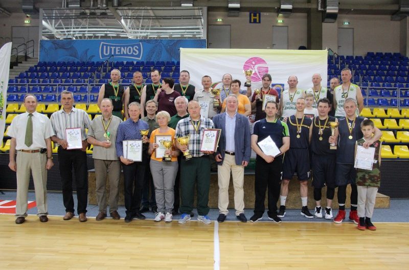 Rajono seniūnijų žaidynių nugalėtojų taurės – Leliūnų ir Vyžuonų sportininkams