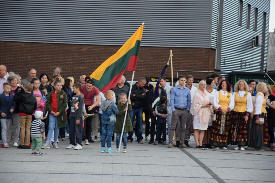 Lietuvos himną giedojome kartu su viso pasaulio lietuviais