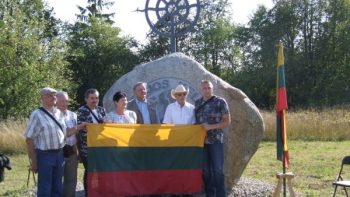 Akmeniškiai Baltijos kelią paminėjo Pasvalio rajone