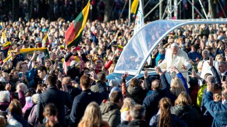Dvi įvykių kupinas dienas Popiežius laimino Lietuvos žmones ir jiems kalbėjo