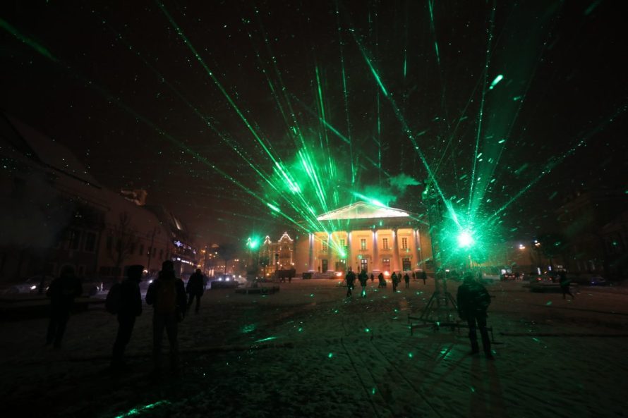 Vilnius šviečia ir kviečia – prasidėjo pirmasis Vilniaus šviesų festivalis