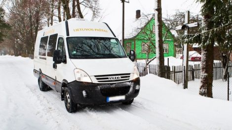 Lietuvos paštas aprūpins automobiliais laiškininkus kaimo vietovėse