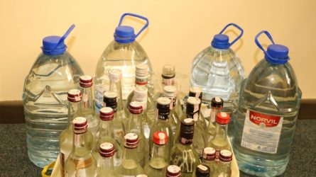Namuose tvyrantis alkoholio kvapas identifikavo neteisėtą gaminį