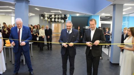 Panevėžyje atidarytas didžiausias Lietuvoje robotikos varžybų centras „RoboLabas“