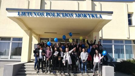 Pakruojo rajono jaunimas dalyvavo Lietuvos policijos mokyklos atvirų durų dienos renginyje