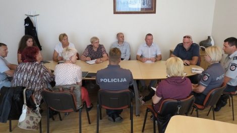 Raseinių policijos komisariato pareigūnai ir mokyklų atstovai aptarė aktualius klausimus