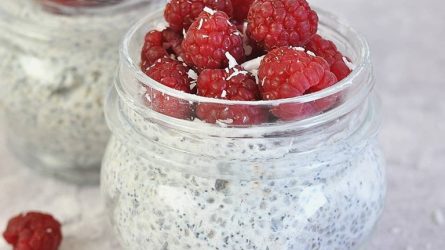 Pusryčiai stiklainiuke - CHIA sėklų pudingas su jogurtu