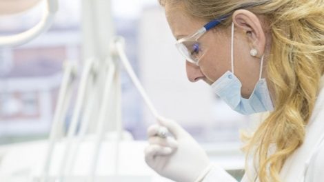 Seimas spręs, ar tobulinti odontologų veiklos licencijavimą