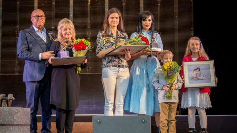 Kaunas nusilenkė trims drąsioms moterims