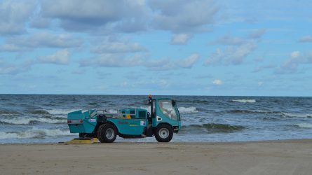 Palangos paplūdimiuose – moderni smėlio valymo technika