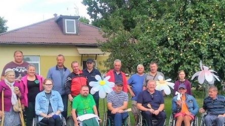 Pakruojo rajono neįgaliųjų vasaros stovyklos dalyviai lankėsi Linkuvos socialinių paslaugų centre