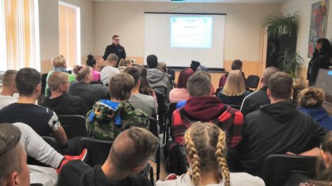 Pareigūnai bendravo su Joniškio žemės ūkio mokyklos moksleiviais