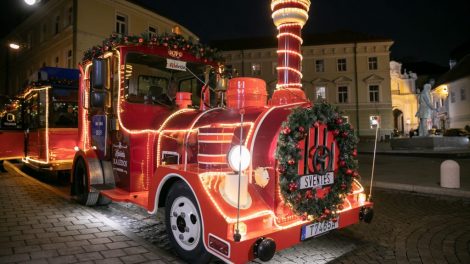Kalėdų traukinukas jau vingiuoja sostinės gatvėmis