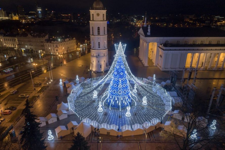Vilniuje įžiebta Kalėdų eglė – karalienė