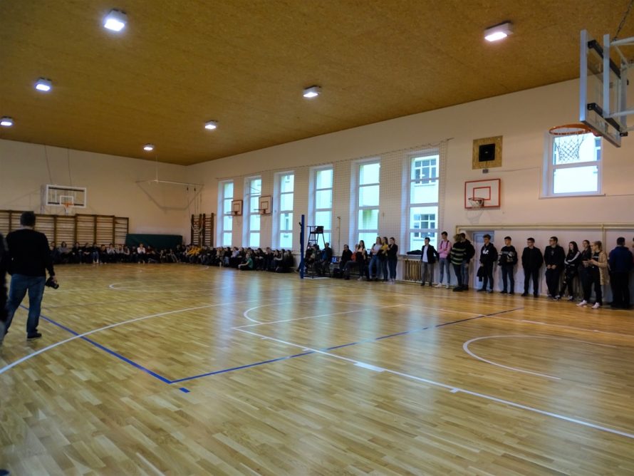 Skuodo Pranciškaus Žadeikio gimnazijos mokiniai jau gali sportuoti atnaujintoje salėje