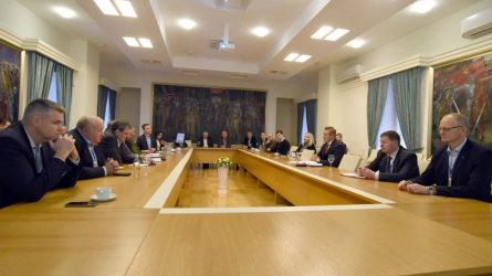 Lietuvos verslo ir pramonės asociacijų atstovams  pristatyti krašto apsaugos sistemos įsigijimų planai